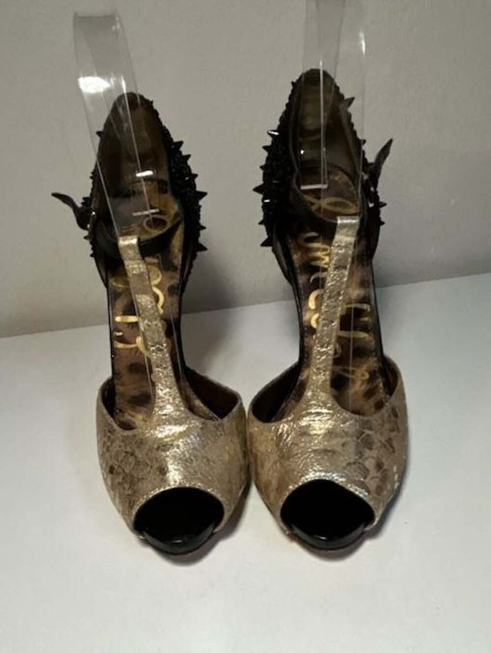 Sam Edelman Scarlett Size 7.5 Gold Black Studded T-Strap Heels